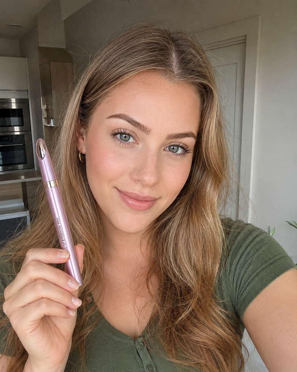 Customer with Grey shade of the Beauty Kiwi 3D Natural-Looking Brow Pen
