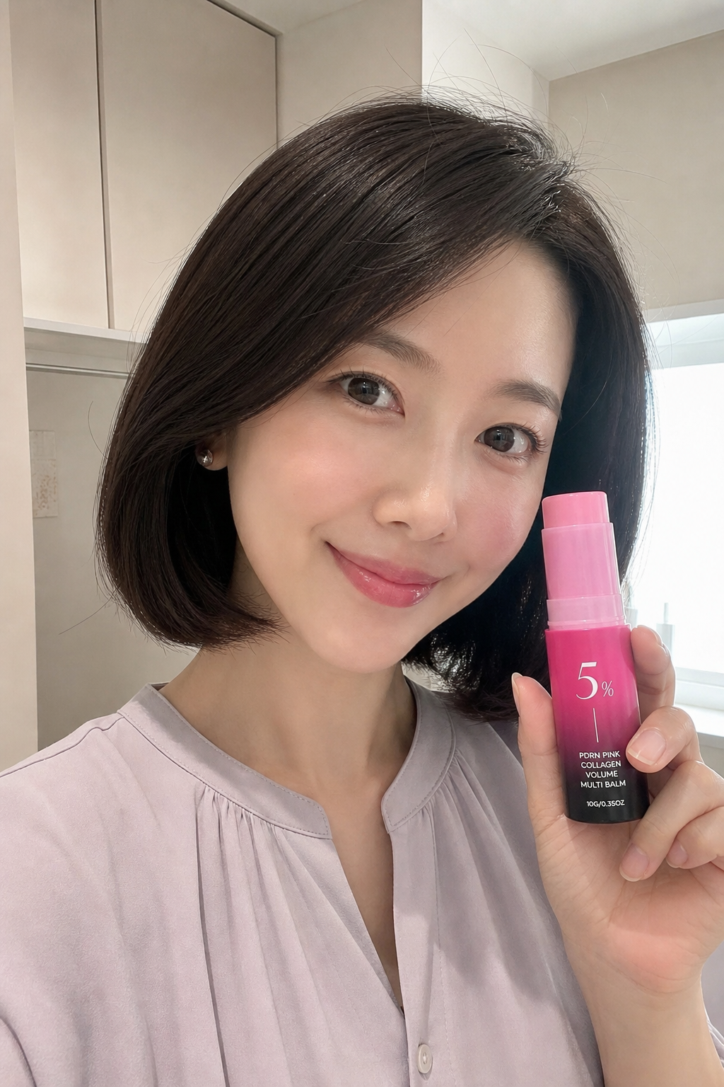 Customer applying Collagen Plumb Repair Multibalm during a skincare ritual